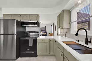 818 S 94th St, West Allis, WI 53214 - Photo 9