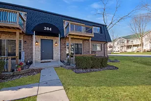 204 Elmhurst Ct, Williams Bay, WI 53191 - Photo 1