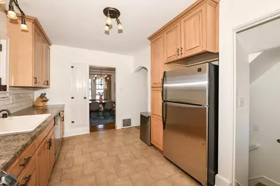 424 W Luebbe Ln, Glendale, WI 53217 - Photo 19