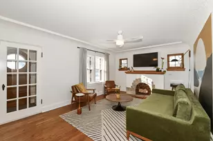 424 W Luebbe Ln, Glendale, WI 53217 - Photo 9