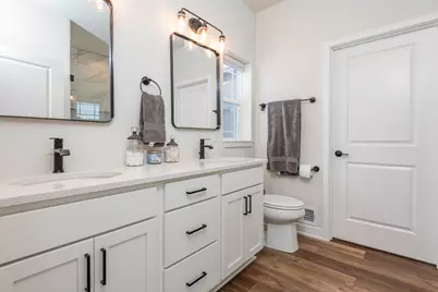 9029  Creekside Cir, Pleasant Prairie, WI 53158 - Photo 17