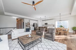 9029 Creekside Cir, Pleasant Prairie, WI 53158 - Photo 5