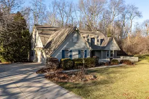 S35W27905 Pheasant Run, Waukesha, WI 53189 - Photo 3