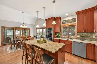 2707  Fox Hill Dr, Waukesha, WI 53189 - Photo 9