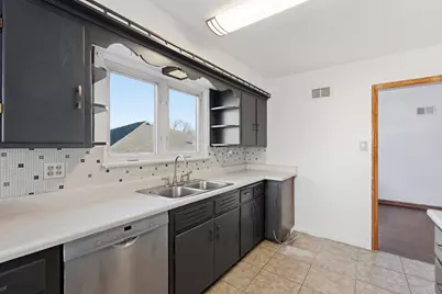 4630 W Anthony Dr, Greenfield, WI 53219 - Photo 9