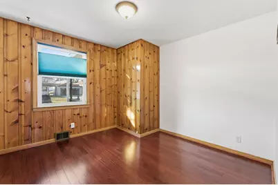 4630 W Anthony Dr, Greenfield, WI 53219 - Photo 17