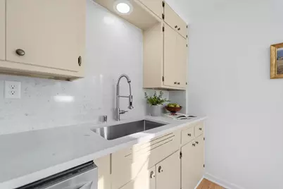 4706 N Hollywood Ave, Whitefish Bay, WI 53211 - Photo 9