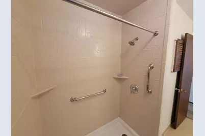 805 E Henry Clay St #202, Whitefish Bay, WI 53217 - Photo 11