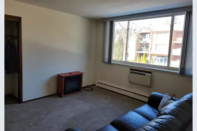 805 E Henry Clay St #202, Whitefish Bay, WI 53217 - Photo 3