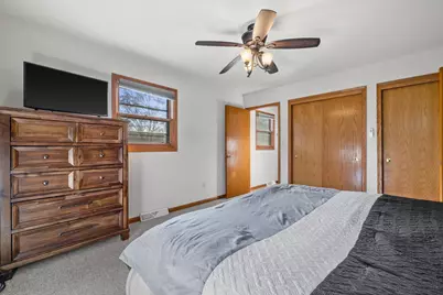 702  Fox Knoll Dr, Racine, WI 53185 - Photo 15