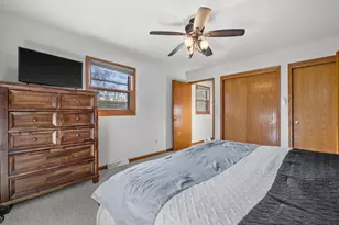 702 Fox Knoll Dr, Racine, WI 53185 - Photo 15