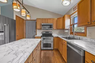 702 Fox Knoll Dr, Racine, WI 53185 - Photo 9