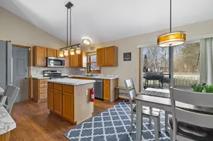 702 Fox Knoll Dr, Racine, WI 53185 - Photo 7