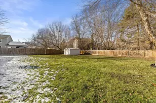 702 Fox Knoll Dr, Racine, WI 53185 - Photo 31