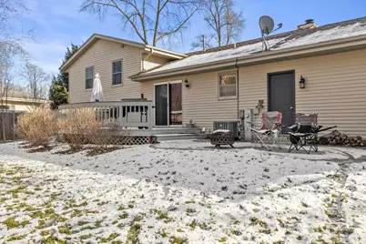 702  Fox Knoll Dr, Racine, WI 53185 - Photo 33