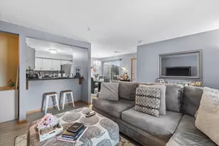 160 W Aspen Ct, Oak Creek, WI 53154 - Photo 5