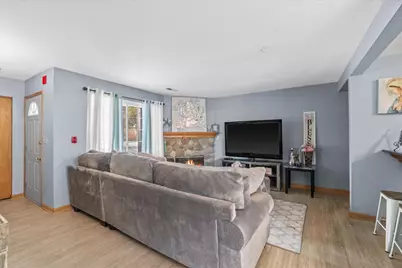 160 W Aspen Ct #3, Oak Creek, WI 53154 - Photo 3