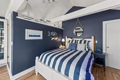 5523  Peninsula Dr, West Bend, WI 53095 - Photo 5