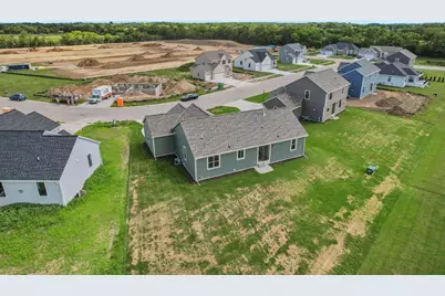 2707  Mapleton Ave, East Troy, WI 53120 - Photo 3