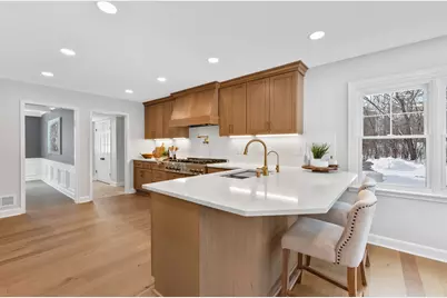 10525 N Fairway Ln, Mequon, WI 53092 - Photo 11