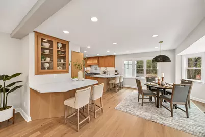 10525 N Fairway Ln, Mequon, WI 53092 - Photo 7