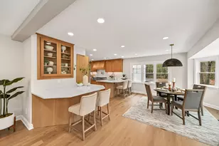 10525 N Fairway Ln, Mequon, WI 53092 - Photo 7