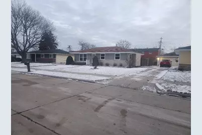 725  Sydney Dr, Racine, WI 53402 - Photo 1