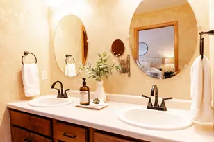 1060 Tahoe Ct, Menasha, WI 54952 - Photo 9