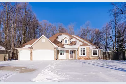 1060  Tahoe Ct, Menasha, WI 54952 - Photo 1