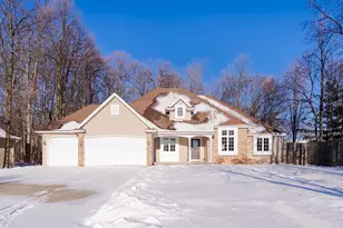 1060 Tahoe Ct, Menasha, WI 54952 - Photo 1