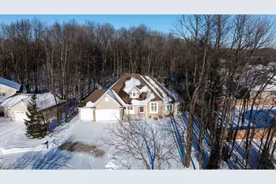 1060  Tahoe Ct, Menasha, WI 54952 - Photo 1