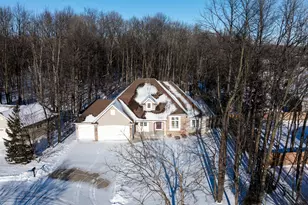 1060 Tahoe Ct, Menasha, WI 54952 - Photo 1