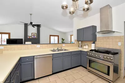 7904 S 67th St, Franklin, WI 53132 - Photo 13