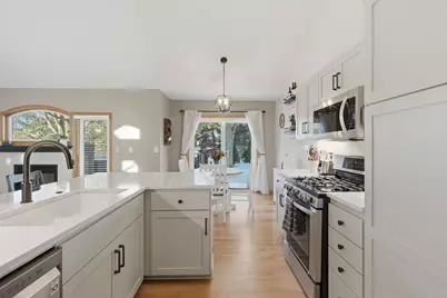 1115  Riverway Ct, Pewaukee, WI 53072 - Photo 7