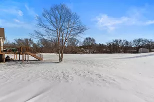 N5372 Loraine Ct, Fredonia, WI 53021 - Photo 5