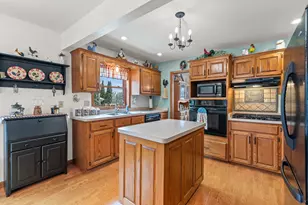 W1072 Hilltop Rd, Rubicon, WI 53078 - Photo 3