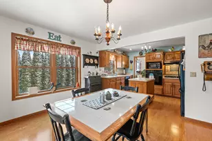 W1072 Hilltop Rd, Rubicon, WI 53078 - Photo 9