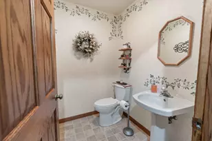 W1072 Hilltop Rd, Rubicon, WI 53078 - Photo 17