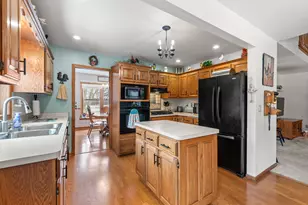 W1072 Hilltop Rd, Rubicon, WI 53078 - Photo 5