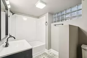 9208 W Swan Cir, Milwaukee, WI 53225 - Photo 25