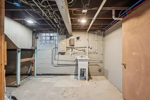 9208 W Swan Cir, Milwaukee, WI 53225 - Photo 25