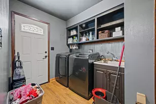 W220N2612 Maplewood Ln, Pewaukee, WI 53186 - Photo 11