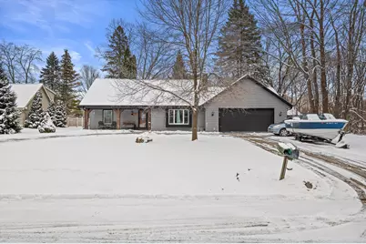 W220N2612  Maplewood Ln, Pewaukee, WI 53186 - Photo 3