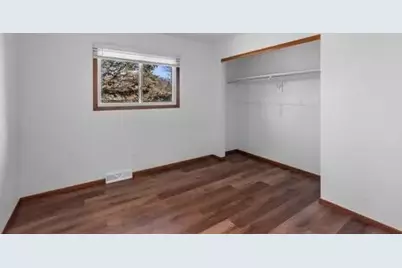 137  Judge Dr, Saukville, WI 53080 - Photo 9