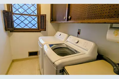 N85W17745  Ann Ave, Menomonee Falls, WI 53051 - Photo 25