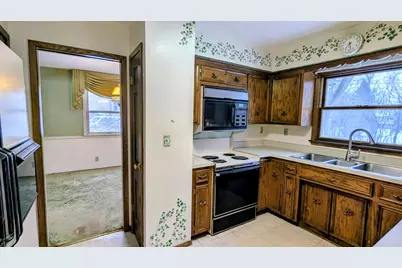 N85W17745  Ann Ave, Menomonee Falls, WI 53051 - Photo 17