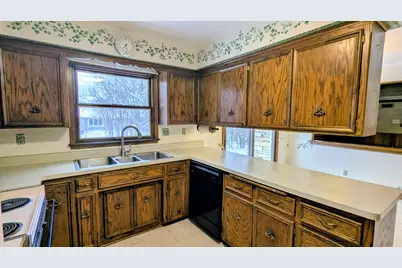 N85W17745  Ann Ave, Menomonee Falls, WI 53051 - Photo 13