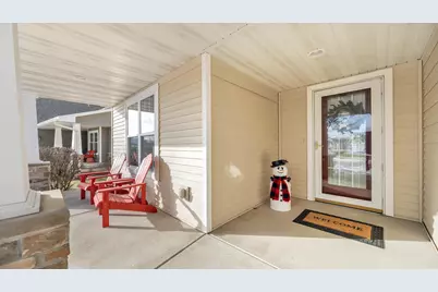 436  Maple Leaf Ct, Manitowoc, WI 54220 - Photo 3