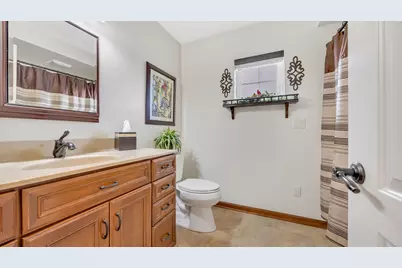 436  Maple Leaf Ct, Manitowoc, WI 54220 - Photo 13