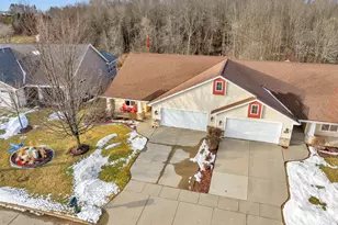 436 Maple Leaf Ct, Manitowoc, WI 54220 - Photo 37